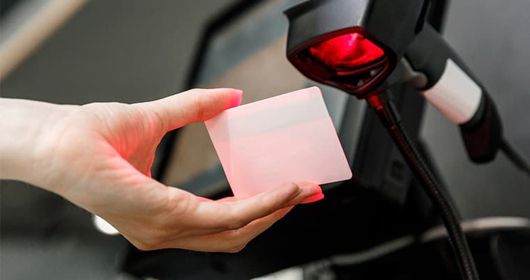 世界中の公共端末で採用されている高信頼設計