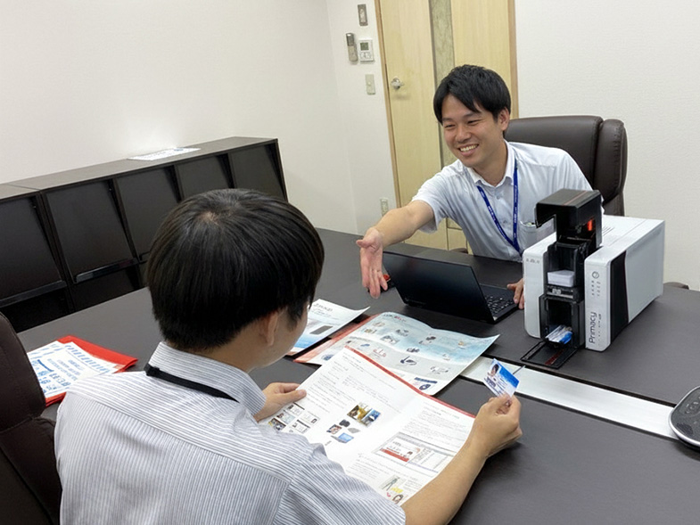 対面でデモンストレーション