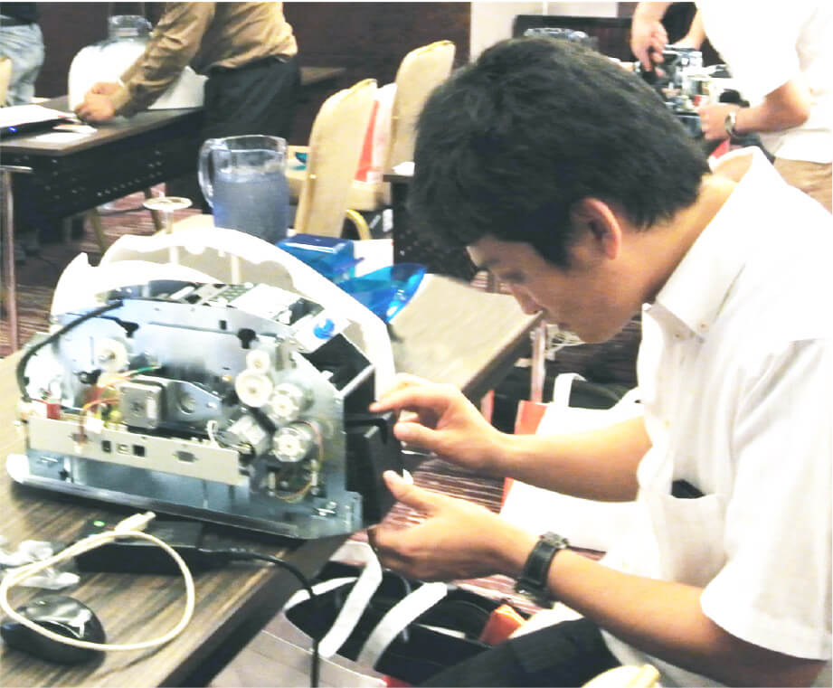 握手している写真